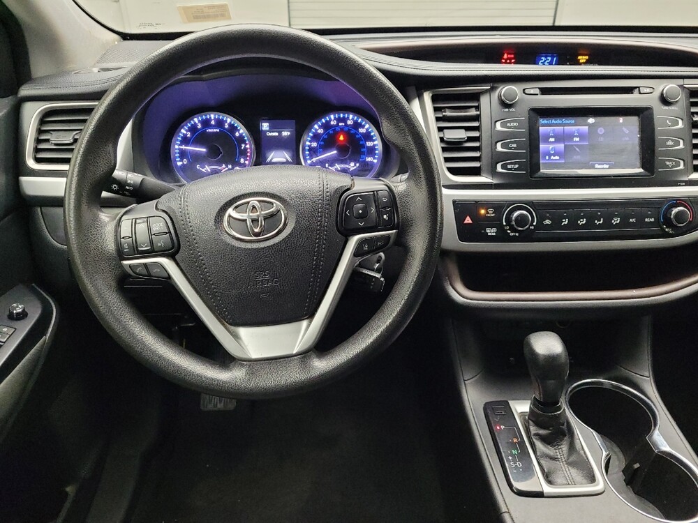 2018 Toyota Highlander in Grand Rapids, MI 49508 - 18118284 22