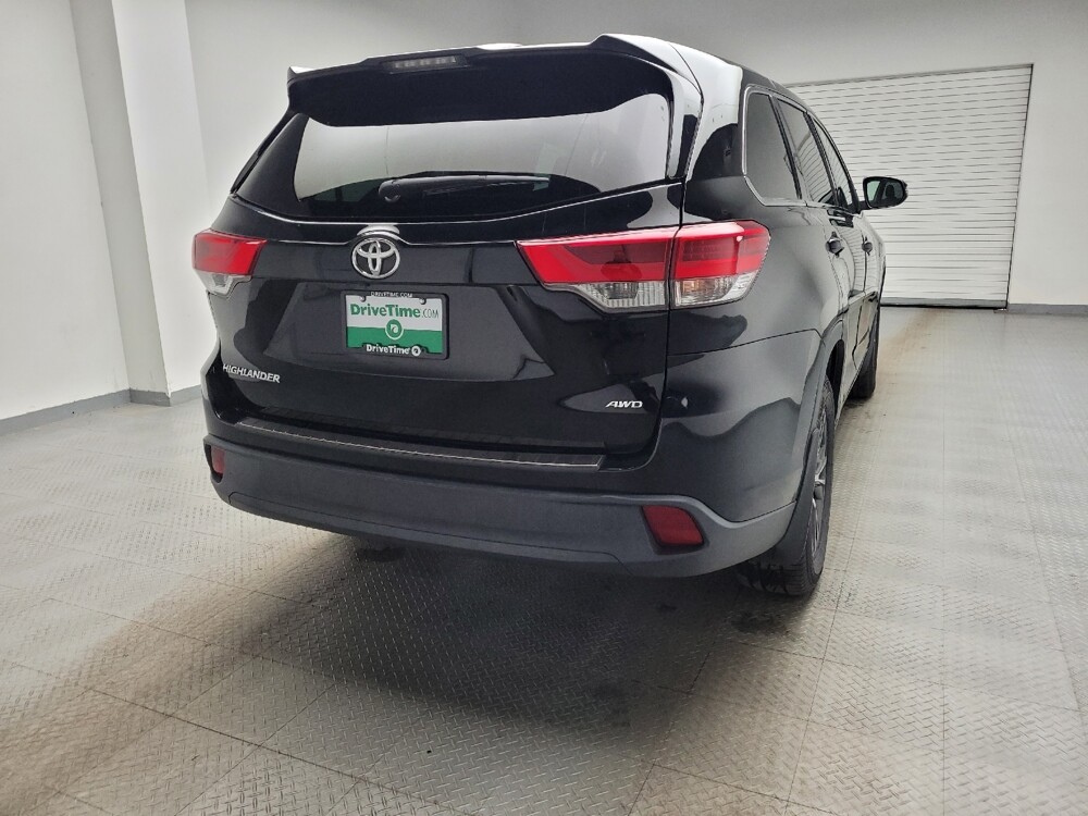 2018 Toyota Highlander in Grand Rapids, MI 49508 - 18118284 7