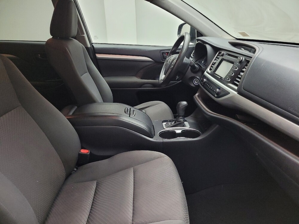 2018 Toyota Highlander in Grand Rapids, MI 49508 - 18118284 21