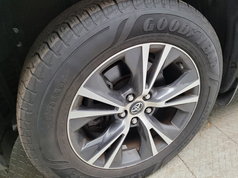 2018 Toyota Highlander in Grand Rapids, MI 49508 - 18118284 31