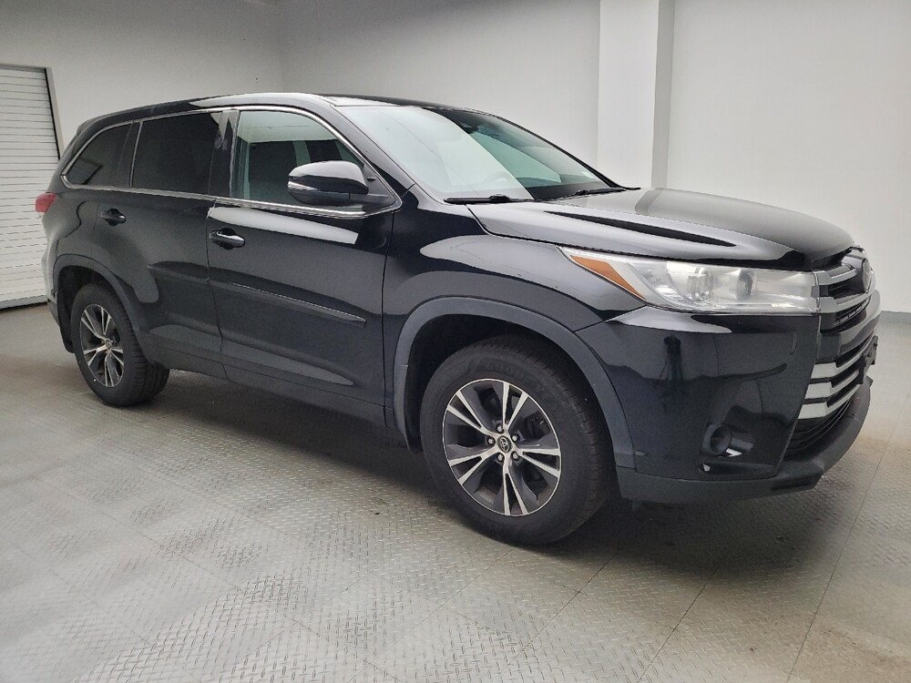 2018 Toyota Highlander in Grand Rapids, MI 49508 - 18118284 11