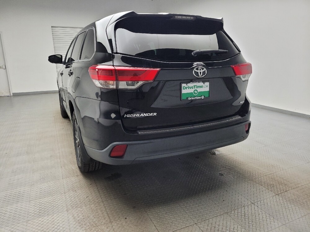 2018 Toyota Highlander in Grand Rapids, MI 49508 - 18118284 6