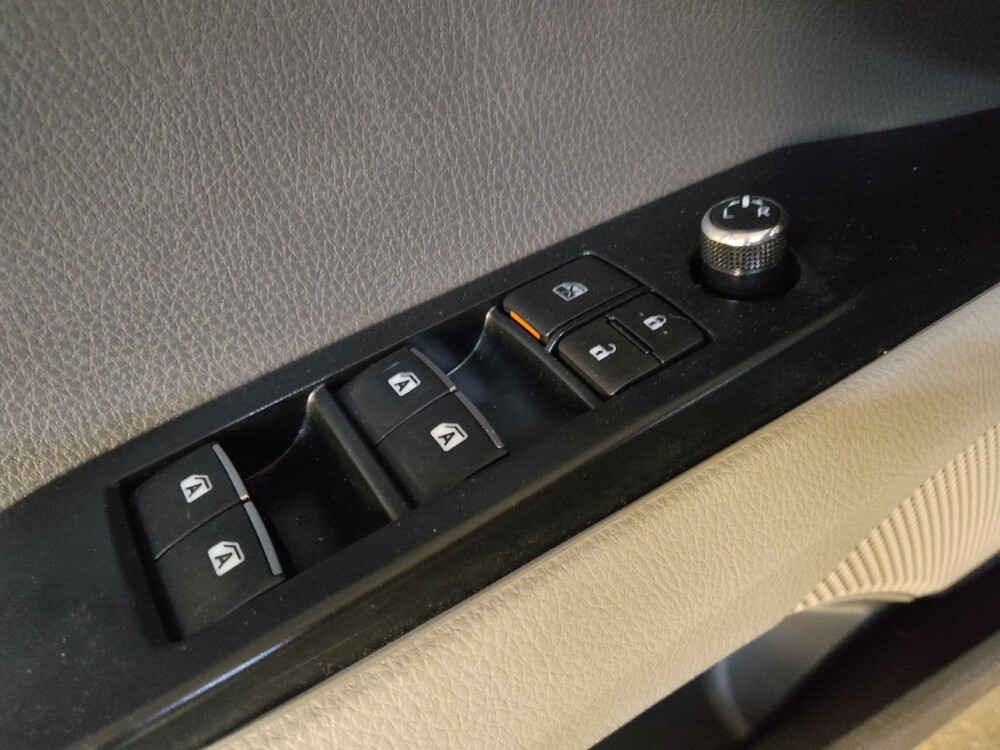 2019 Toyota Camry in Raleigh, NC 27604 - 18118303 27