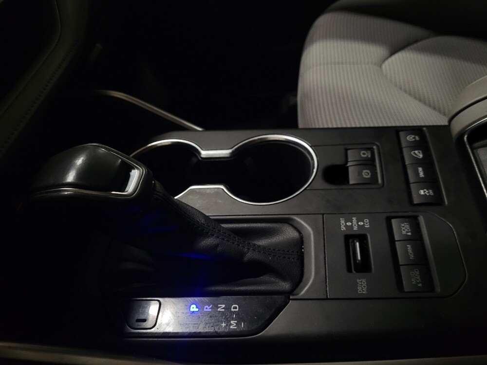 2021 Toyota Highlander in Glen Burnie, MD 21061 - 18118326 26