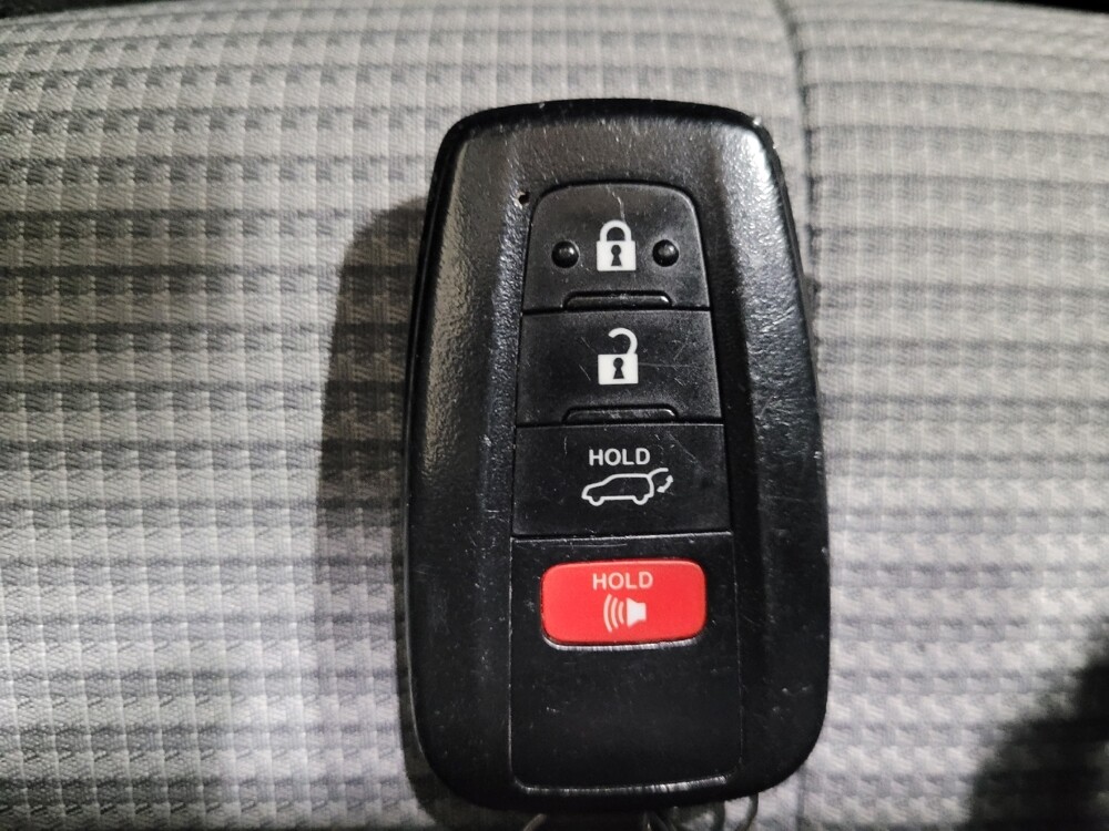 2021 Toyota Highlander in Glen Burnie, MD 21061 - 18118326 32