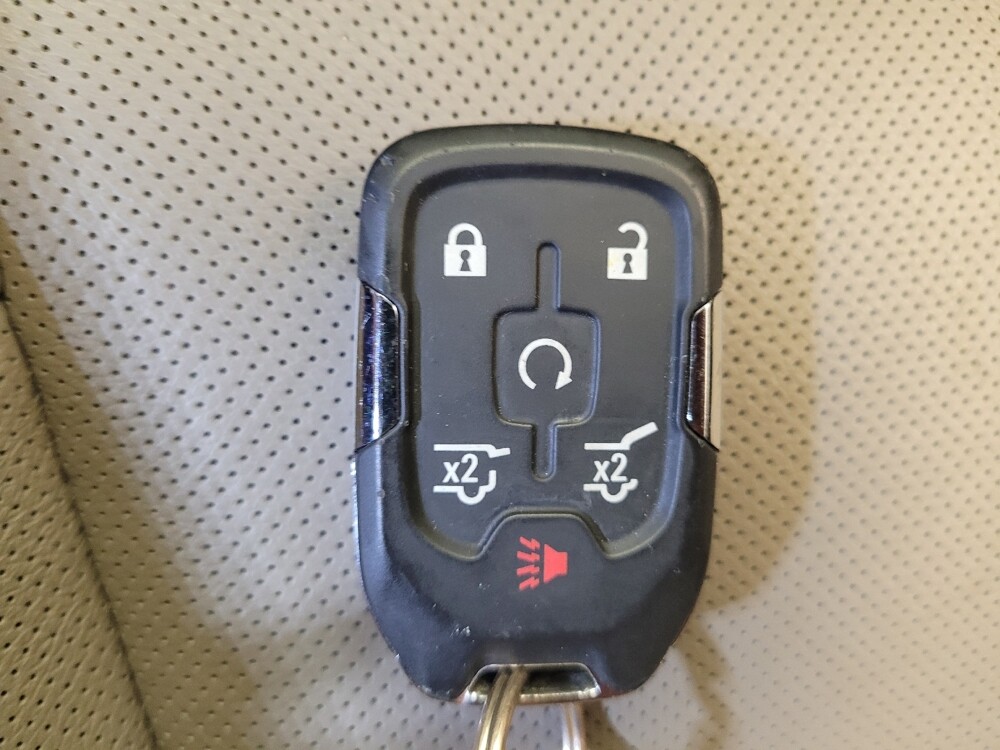 2017 Chevrolet Tahoe in Cincinnati, OH 45255 - 18118339 32