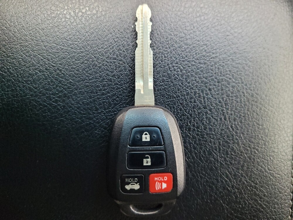 2016 Toyota Camry in Las Vegas, NV 89102 - 18118353 32