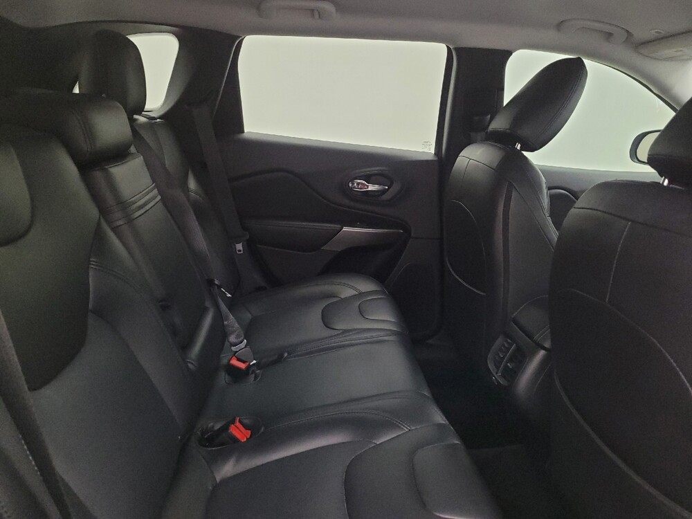 2019 Jeep Cherokee in Cincinnati, OH 45255 - 18118365 19