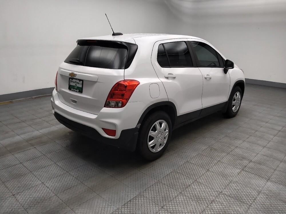 2018 Chevrolet Trax in Lombard, IL 60148 - 18118378 10