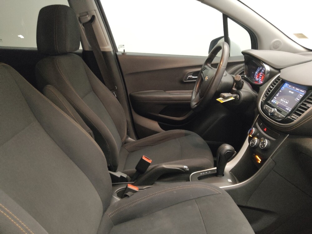 2018 Chevrolet Trax in Lombard, IL 60148 - 18118378 21