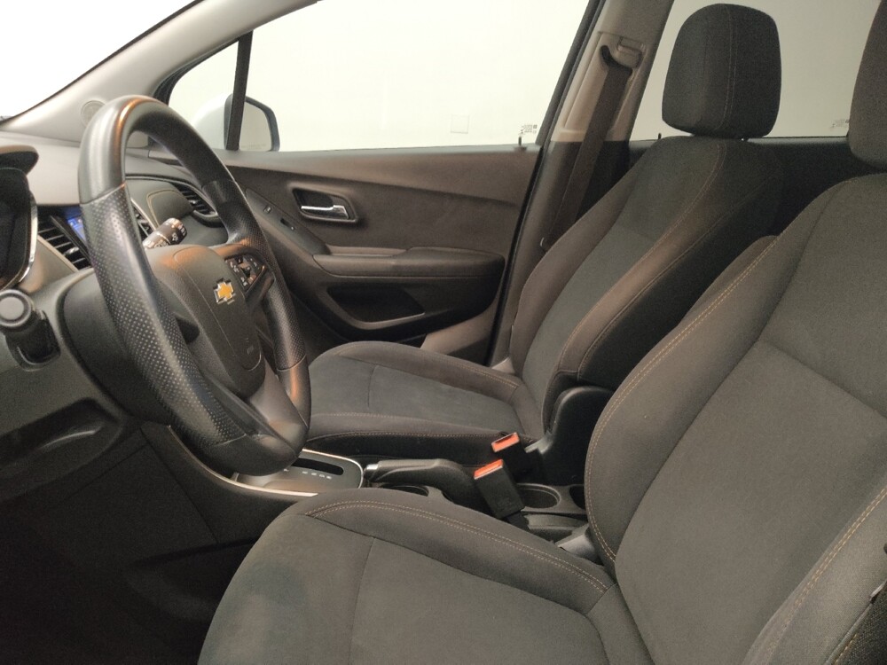 2018 Chevrolet Trax in Lombard, IL 60148 - 18118378 17