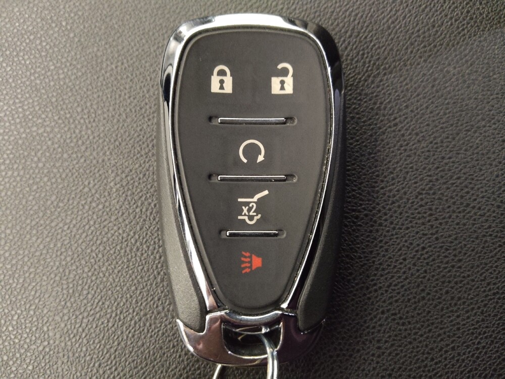 2019 Chevrolet Equinox in Lakewood, CO 80215 - 18118395 32