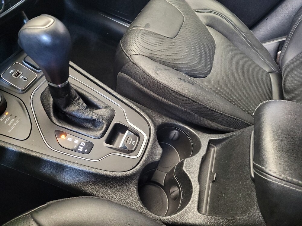 2020 Jeep Cherokee in Louisville, KY 40258 - 18118432 26