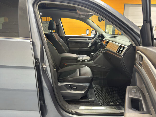 2023 Volkswagen Atlas in Burlington, WI 53105 - 18118474 16