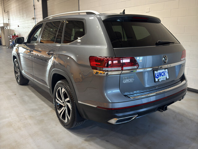 2023 Volkswagen Atlas in Burlington, WI 53105 - 18118474 3