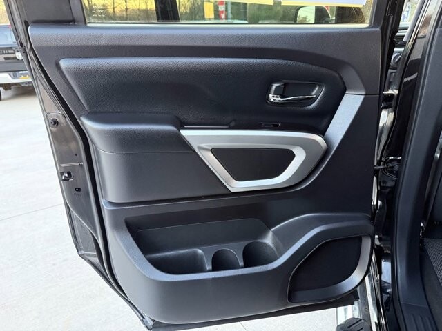 2019 Nissan Titan in Knoxville, TN 37920 - 18118499 20