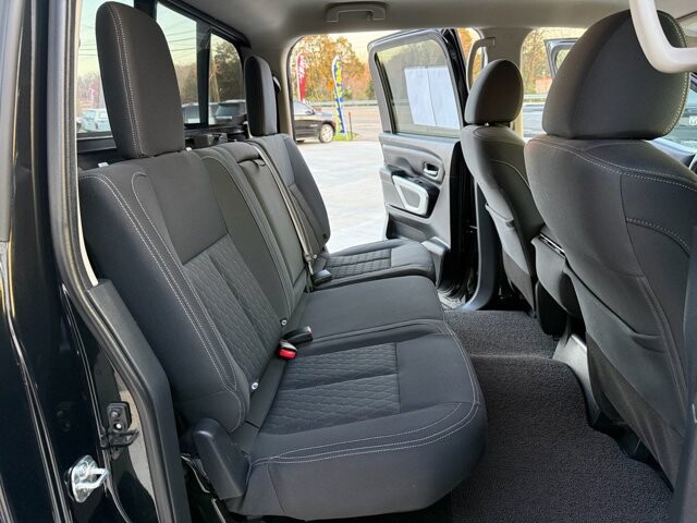 2019 Nissan Titan in Knoxville, TN 37920 - 18118499 13