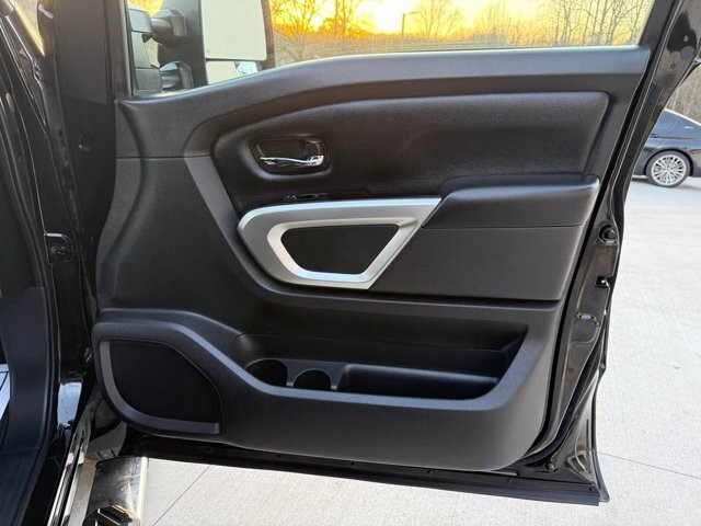2019 Nissan Titan in Knoxville, TN 37920 - 18118499 22