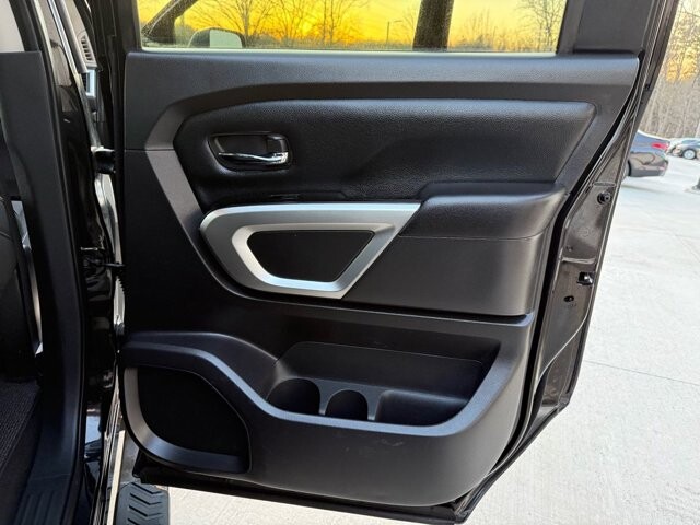 2019 Nissan Titan in Knoxville, TN 37920 - 18118499 21