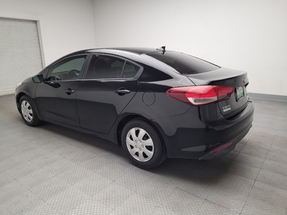 2017 Kia Forte in Bakersfield, CA 93309 - 18118509 3