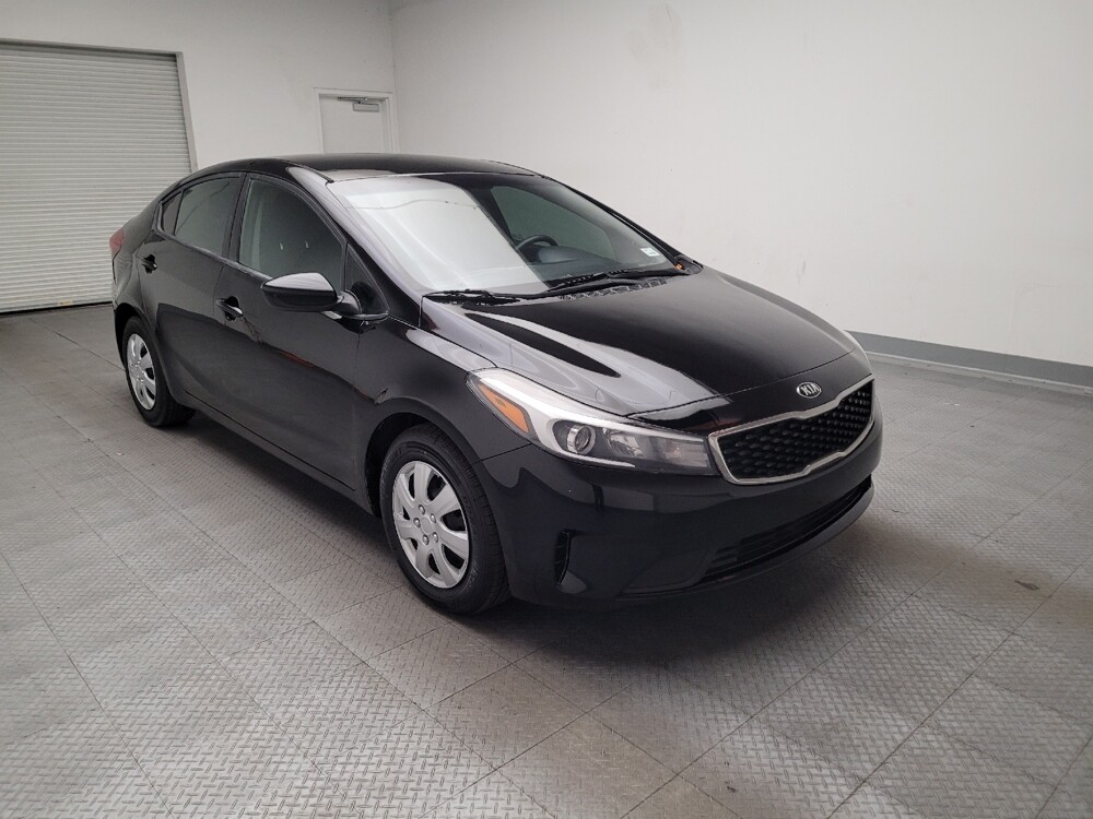 2017 Kia Forte in Bakersfield, CA 93309 - 18118509 13