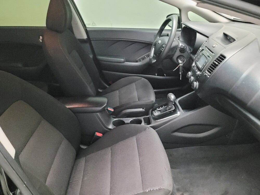 2017 Kia Forte in Bakersfield, CA 93309 - 18118509 21