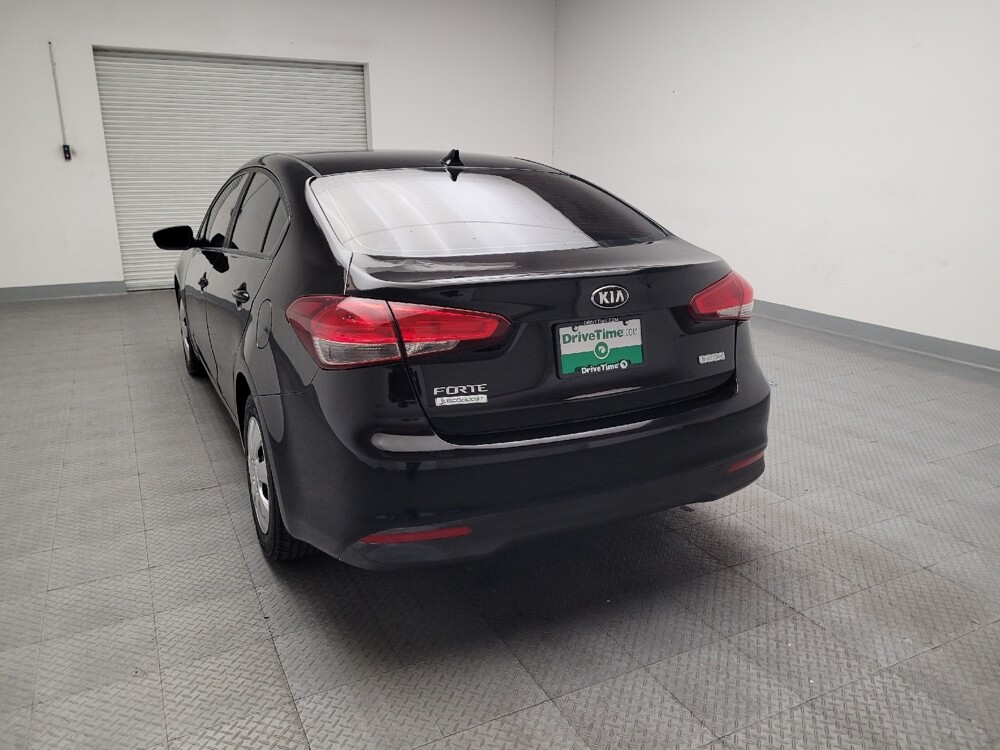 2017 Kia Forte in Bakersfield, CA 93309 - 18118509 6