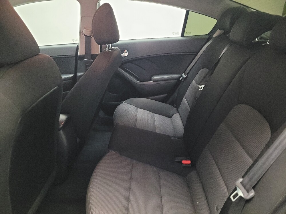 2017 Kia Forte in Bakersfield, CA 93309 - 18118509 18