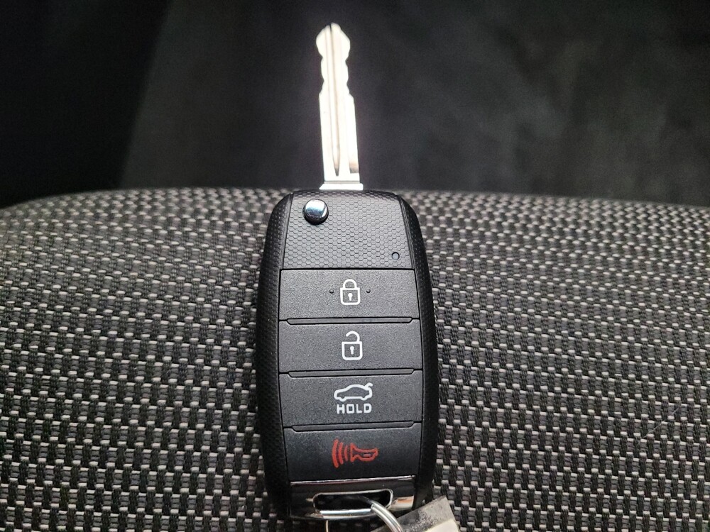 2017 Kia Forte in Bakersfield, CA 93309 - 18118509 32