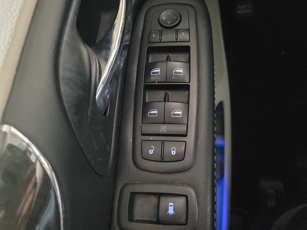 2016 Chrysler Town & Country in Union City, GA 30291 - 18118523 27