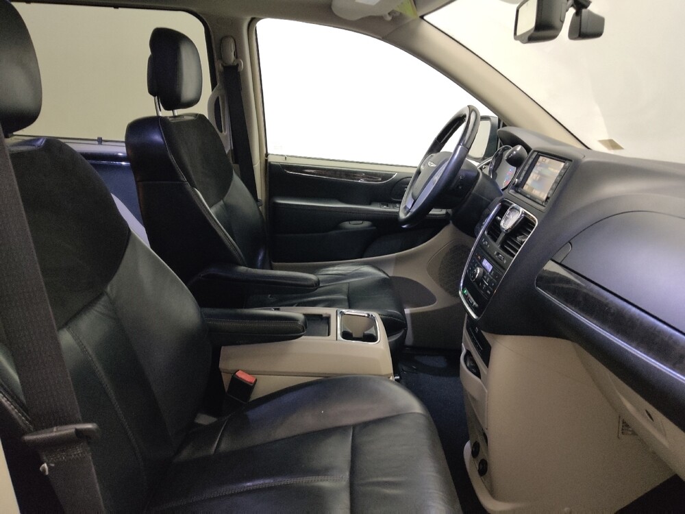 2016 Chrysler Town & Country in Union City, GA 30291 - 18118523 21