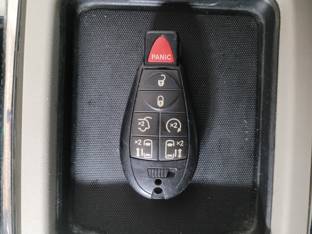 2016 Chrysler Town & Country in Union City, GA 30291 - 18118523 32