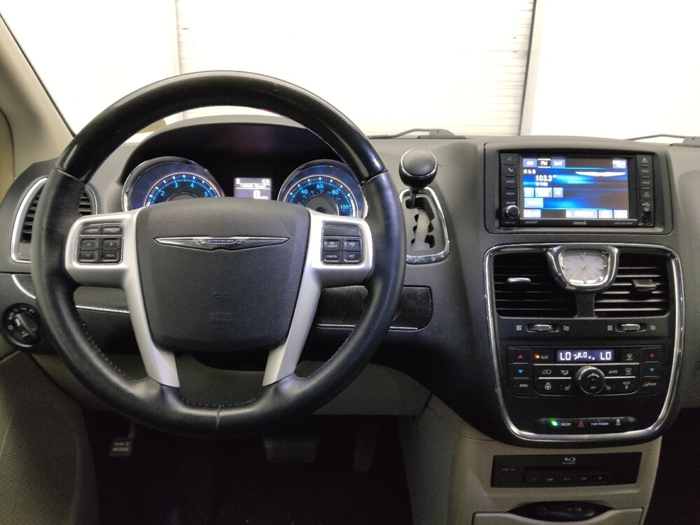 2016 Chrysler Town & Country in Union City, GA 30291 - 18118523 22