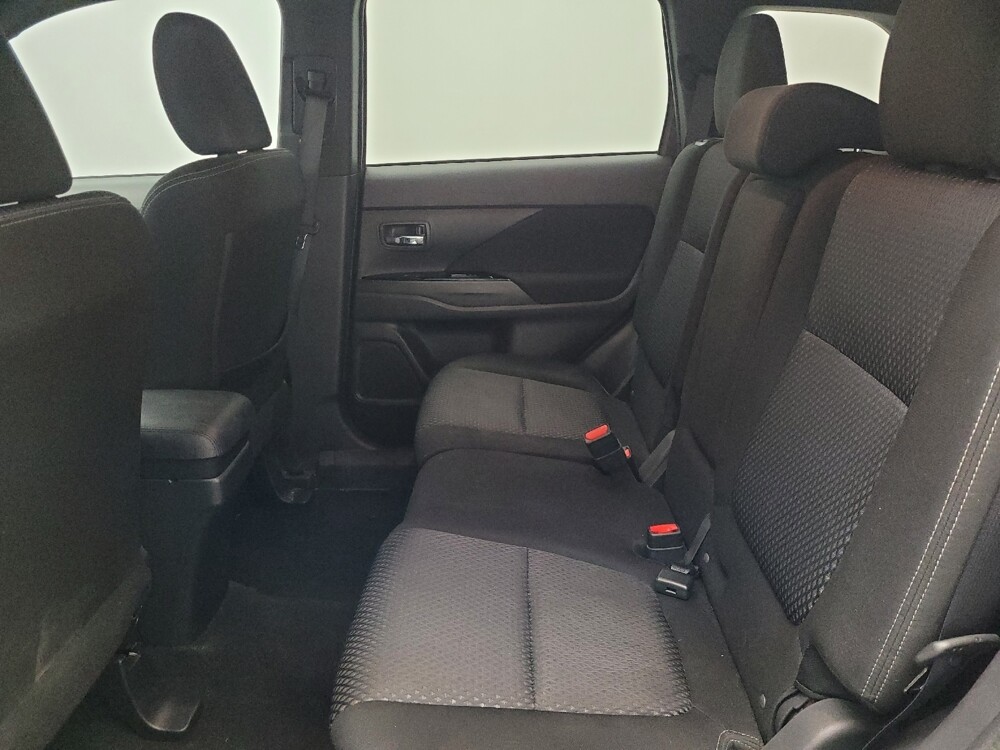 2018 Mitsubishi Outlander in West Palm Beach, FL 33409 - 18118574 18