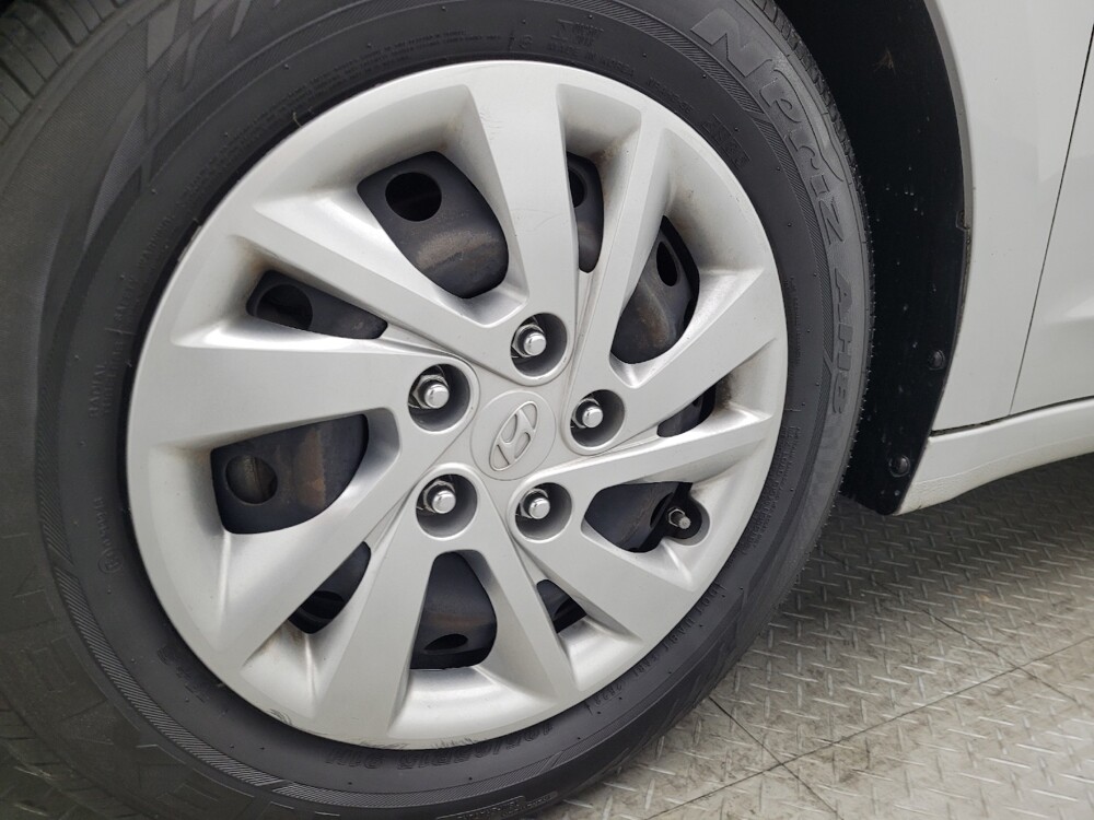 2019 Hyundai Elantra in Kissimmee, FL 34744 - 18118579 31