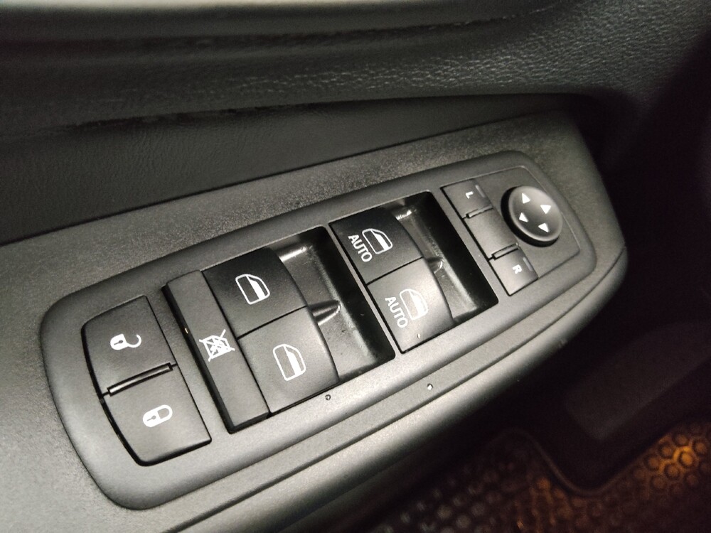 2019 Jeep Cherokee in St. Louis, MO 63136 - 18118694 27