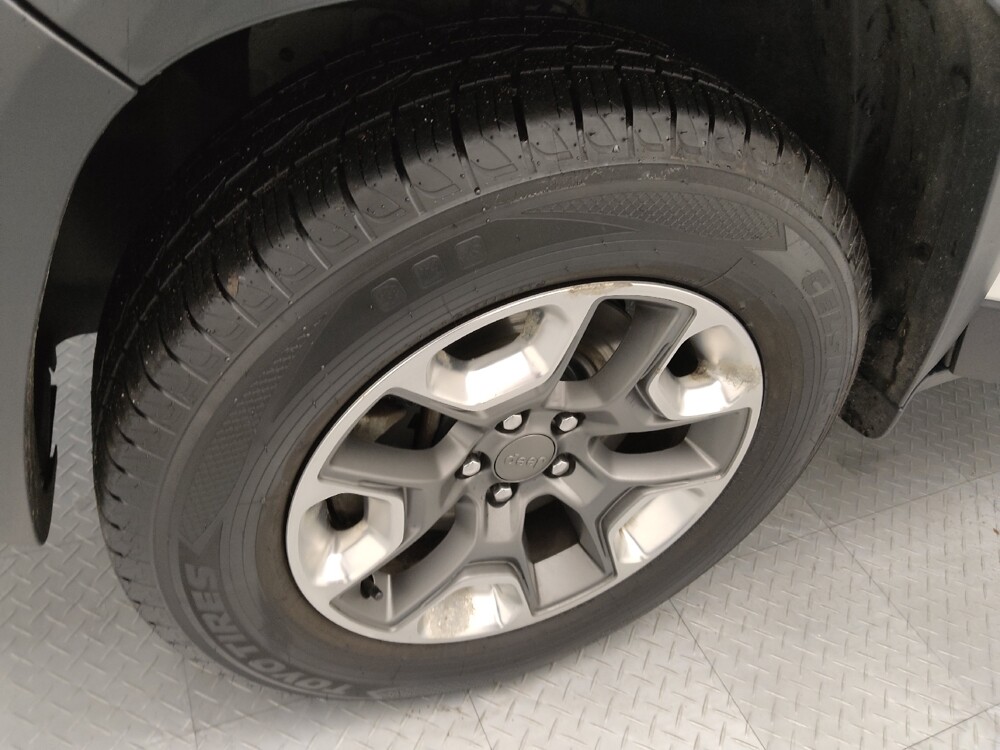 2019 Jeep Cherokee in St. Louis, MO 63136 - 18118694 31