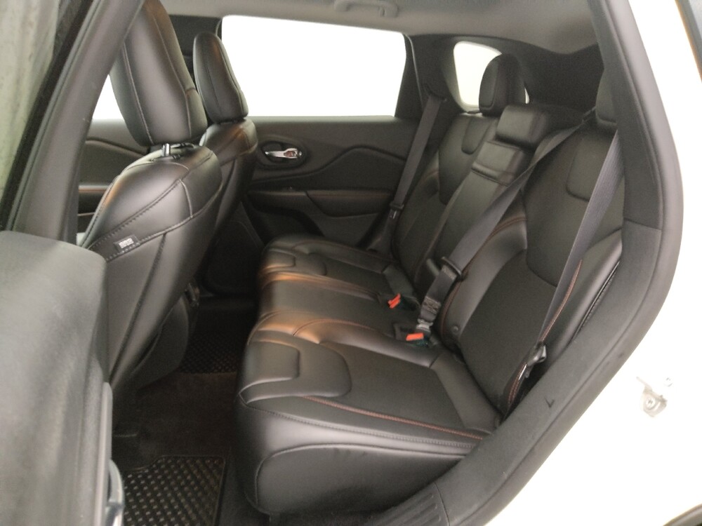 2019 Jeep Cherokee in St. Louis, MO 63136 - 18118694 18