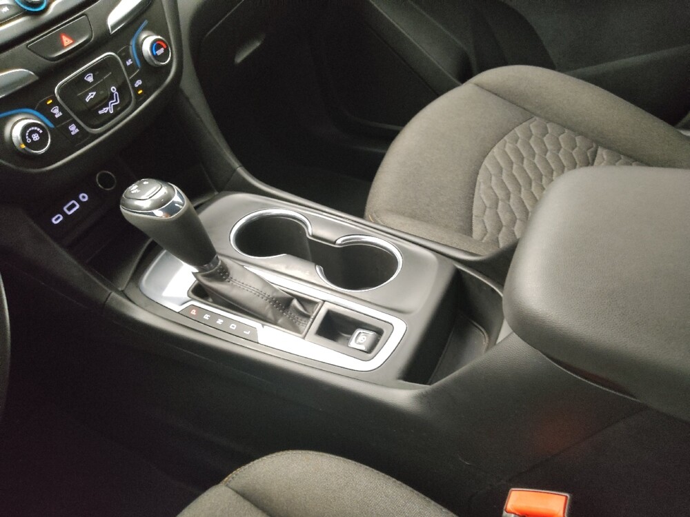 2020 Chevrolet Equinox in Topeka, KS 66611 - 18118703 26