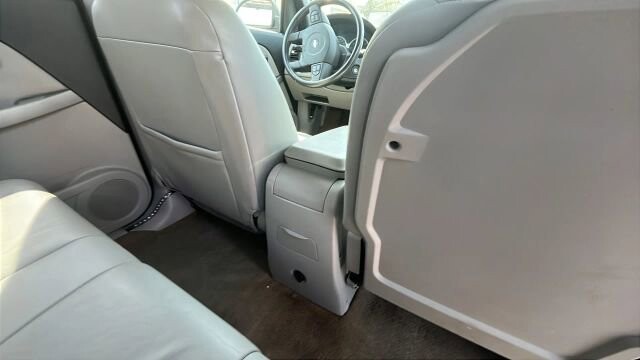 2005 Chevrolet Equinox in Greenville, SC 29607 - 18118741 21