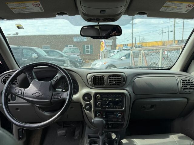 2004 Chevrolet TrailBlazer in Euclid, OH 44040 - 18118751 4