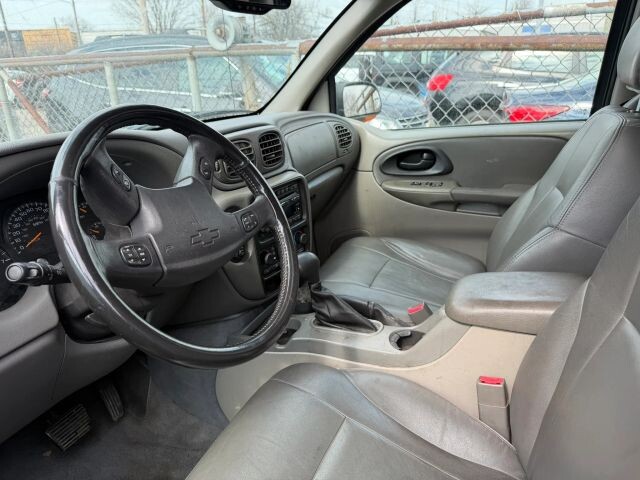 2004 Chevrolet TrailBlazer in Euclid, OH 44040 - 18118751 3