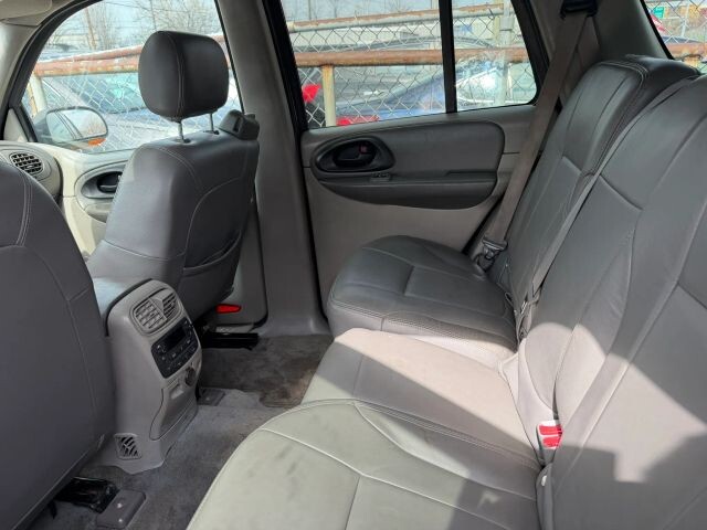 2004 Chevrolet TrailBlazer in Euclid, OH 44040 - 18118751 2