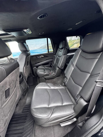 2020 Cadillac Escalade in Eastpointe, MI 48021 - 18118768 9