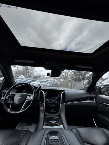 2020 Cadillac Escalade in Eastpointe, MI 48021 - 18118768 8