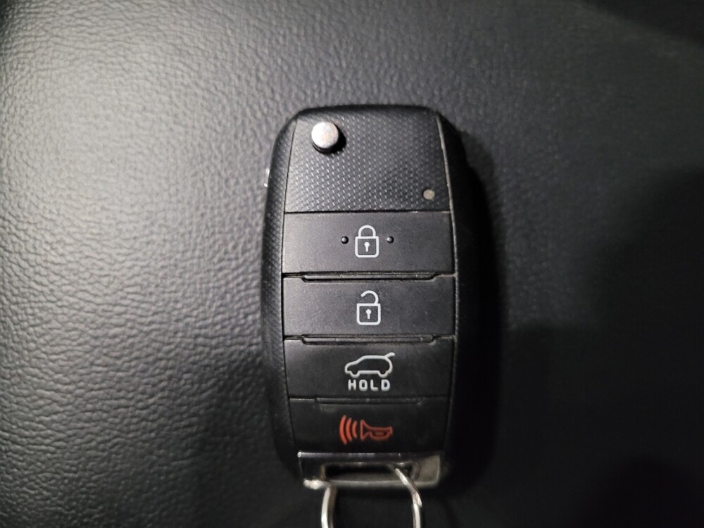 2020 Kia Sorento in Plymouth Meeting, PA 19462 - 18118789 32