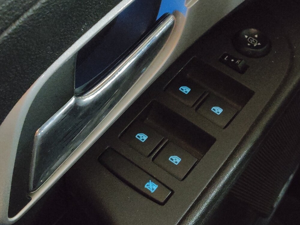 2017 Chevrolet Equinox in Fort Worth, TX 76116 - 18118845 27