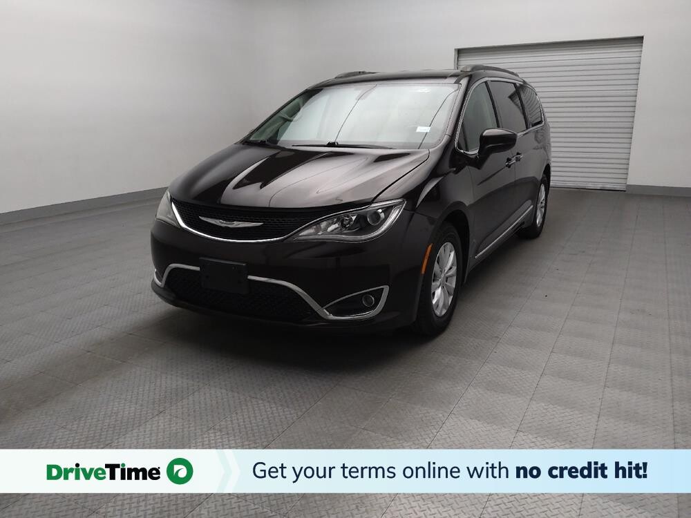 2017 Chrysler Pacifica in Lewisville, TX 75067 - 18118848