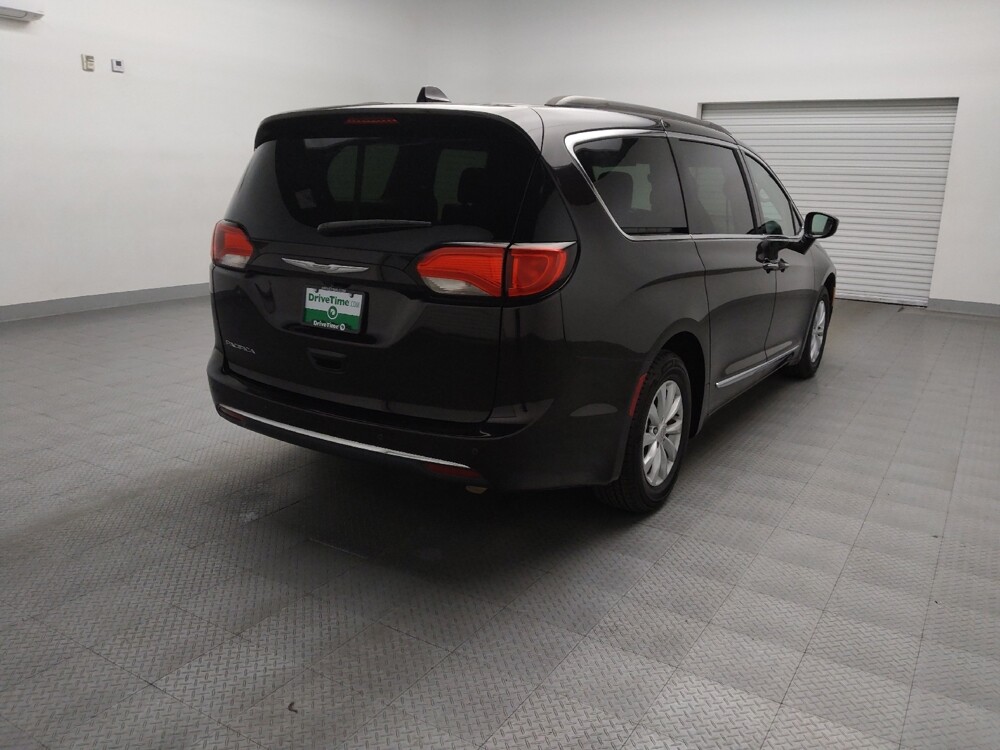 2017 Chrysler Pacifica in Lewisville, TX 75067 - 18118848 9
