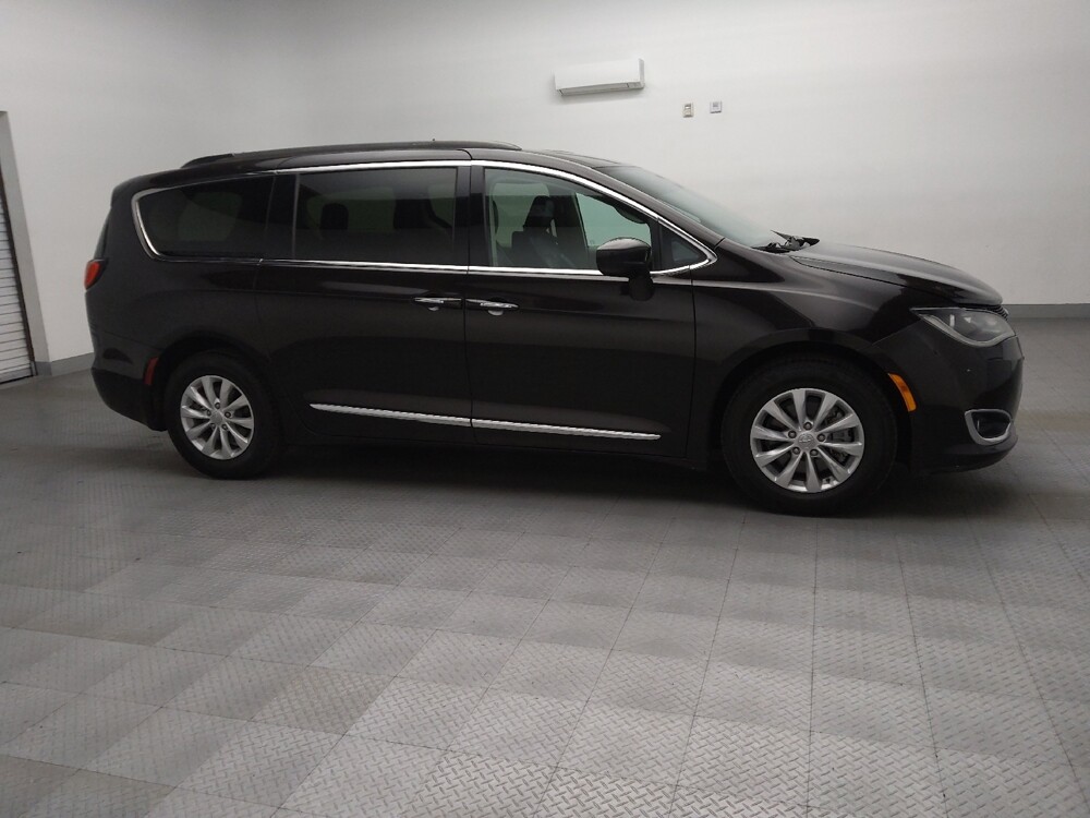 2017 Chrysler Pacifica in Lewisville, TX 75067 - 18118848 11